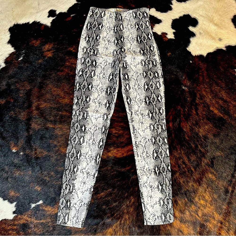STRETCHY HIGH WAISTED SNAKESKIN PRINT PANTS SZ S